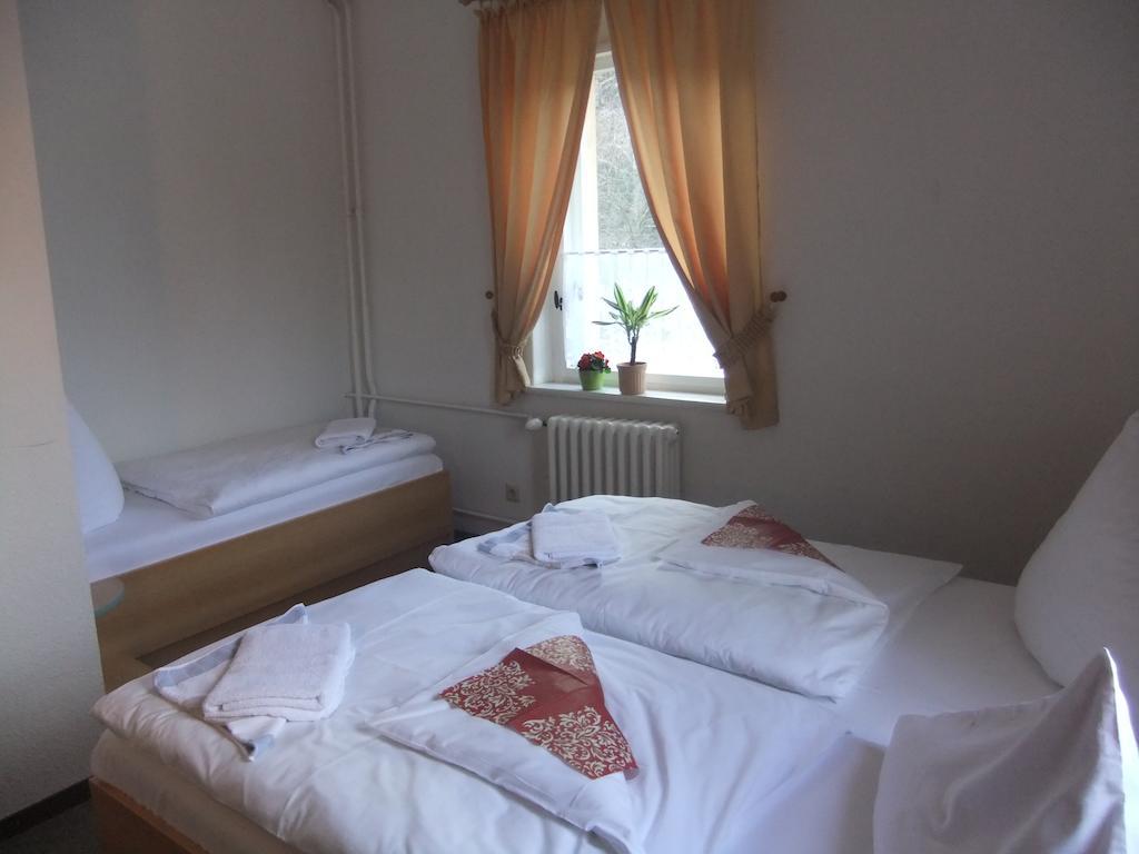 Zur Edlen Krone Neuhausen  Zimmer foto